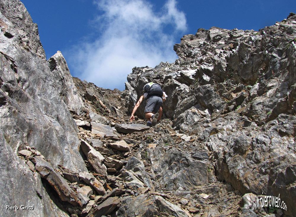 29 nel ripido roccioso canalino.JPG